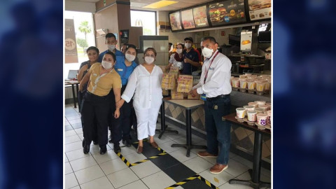 McDonald’s regala hamburguesas a personal médico