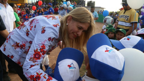 Inaugura alcaldesa torneo de la Liga Niños Héroes