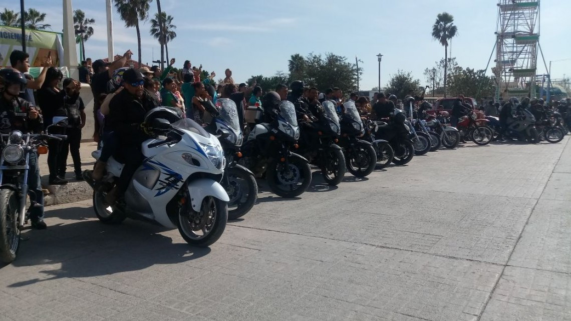 Realizan bendición de casco a 400 motociclistas