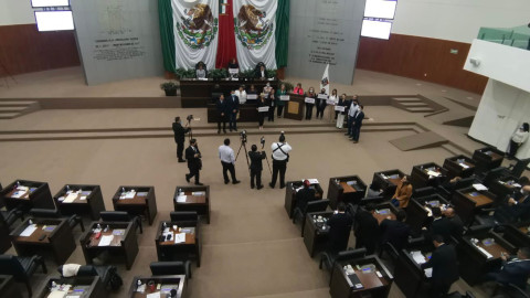 Se dan los primeros cambios en el Congreso Local; no descartan salida de más morenistas