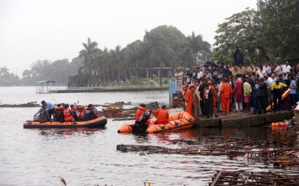 12 muertos y 25 desaparecidos tras naufragio de bote en la India