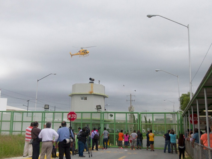 Suman 18 muertos por motín en penal de Cadereyta