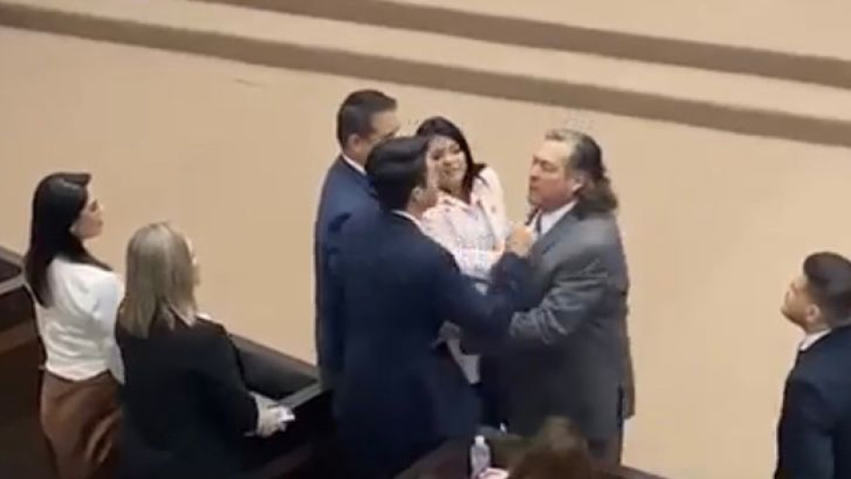 Diputados casi llegan a los golpes en comparecencia 