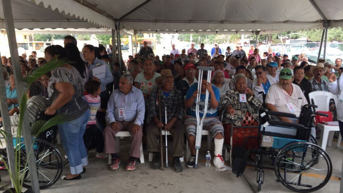 Entregan aparatos funcionales a personas de escasos recursos