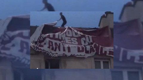 Aplauden a joven por quitar cartel supremacista en marcha antirracismo 