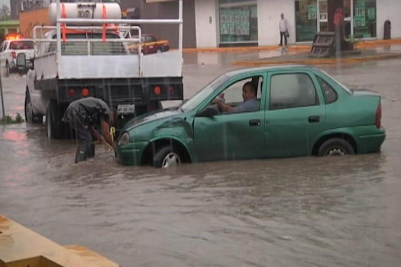 Aún sin solución los problemas de inundación, en el fraccionamiento Villas de las flores y de Altamira