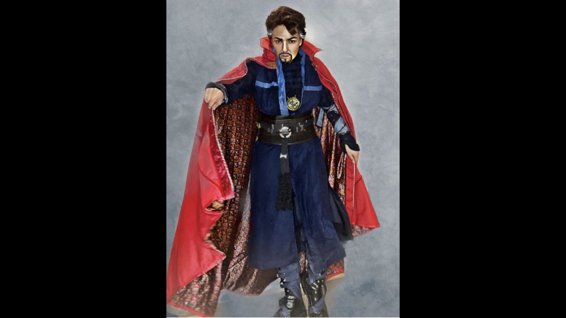 Thalía se disfraza del Dr. Strange para Halloween 