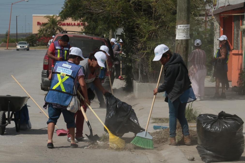 Refuerza Gobierno con Unidos por Tamaulipas limpieza de vialidades en 13 municipios