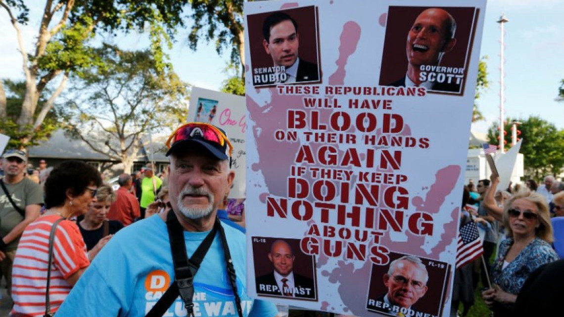Sobrevivientes marchan por control de armas