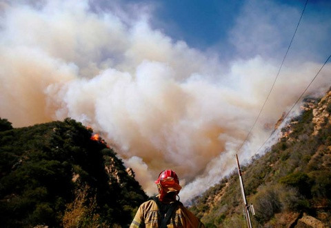 Aumentan a 31 la cifra de muertos por incendios en California