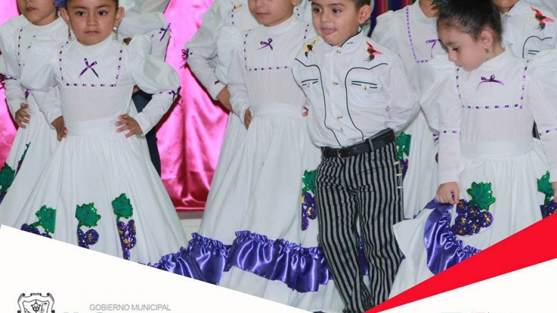 Entregan constancias en jardín de niños