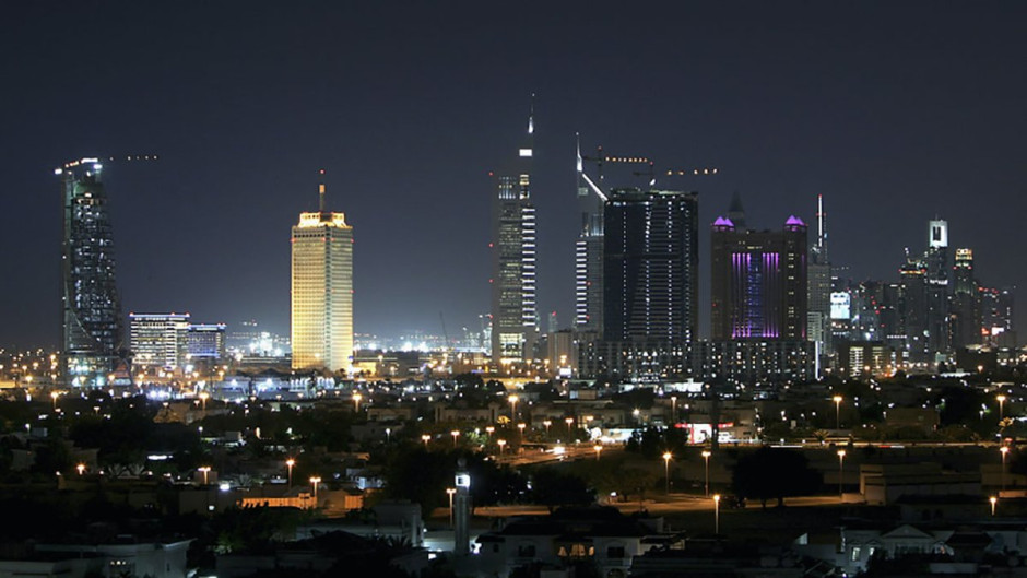 Estrena Dubai placas vehiculares inteligentes 