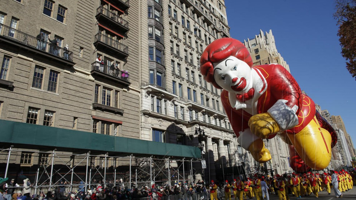 Aquí una vista al desfile de Día de Acción de Gracias de Macy's