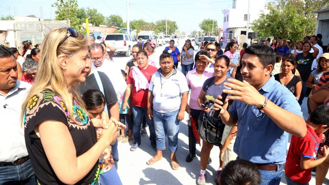 Maki entrega obras a familias de Balcones