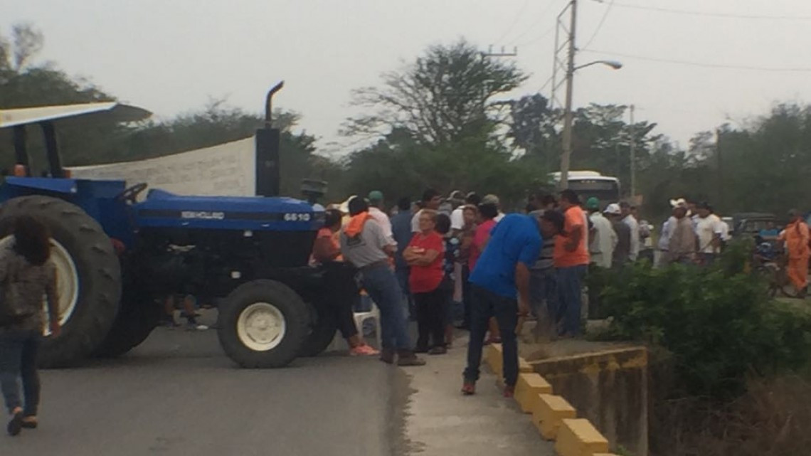 Bloquean acceso a la termoeléctrica de la CFE por presunta contaminación