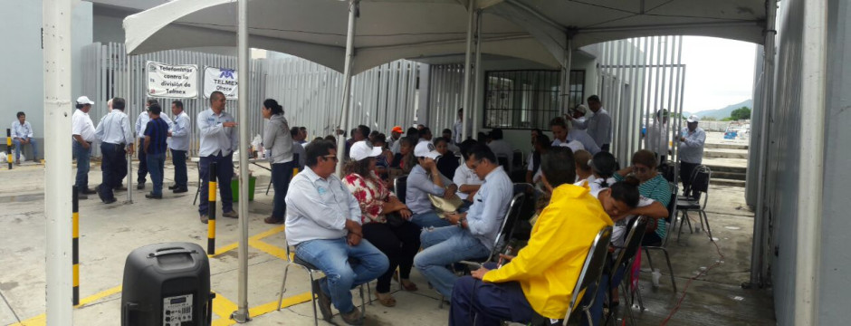 Protestan trabajadores de Telmex en Victoria