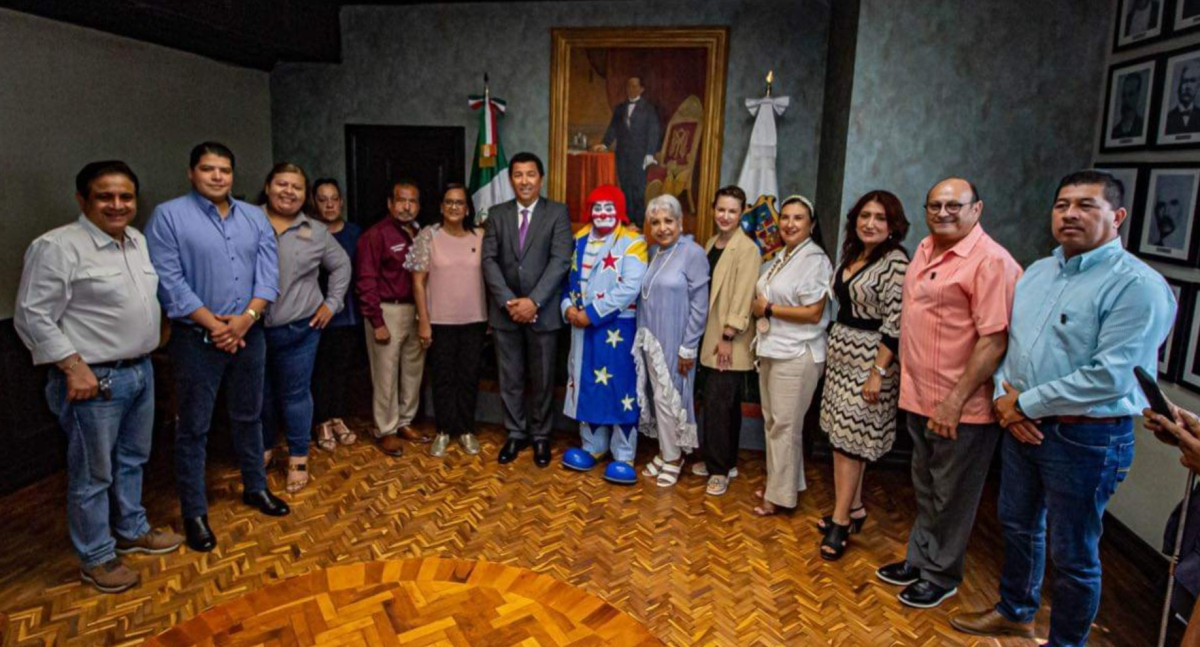 Alcalde y Cabildo matamorense homenajean trayectoria de Huevolito 