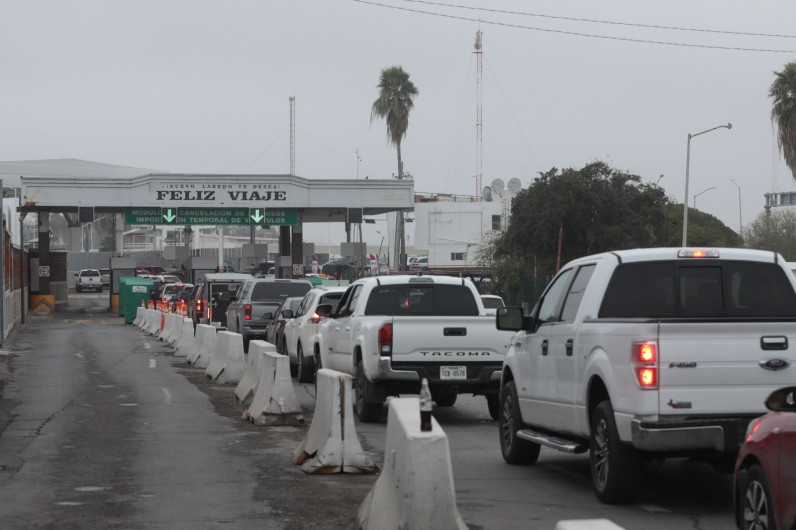 Invitan en Nuevo Laredo a utilizar carril de locales ante regreso de paisanos