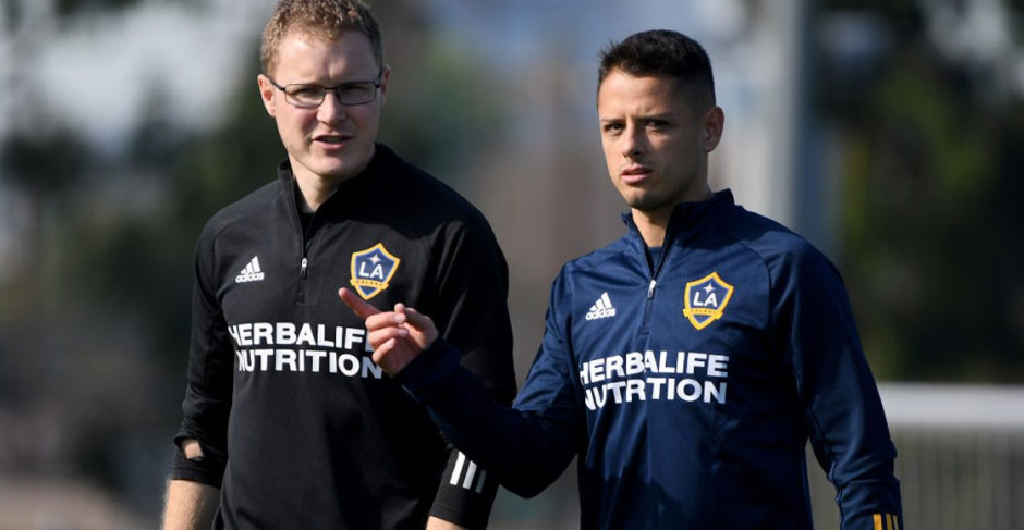 Chicharito no entrena con el Galaxy, por problemas con su visa