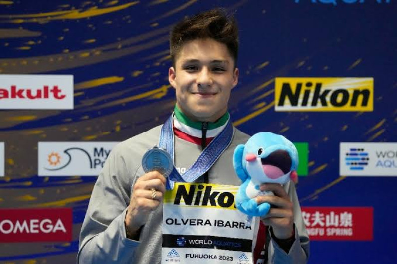 Osmar Olvera gana medalla de oro para México en el Campeonato Mundial de Natación