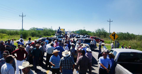 Campesinos bloquean la carretera Victoria-Matamoros