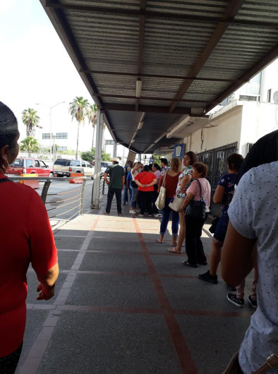 Usuarios del puente internacional reportan hasta dos horas de espera 