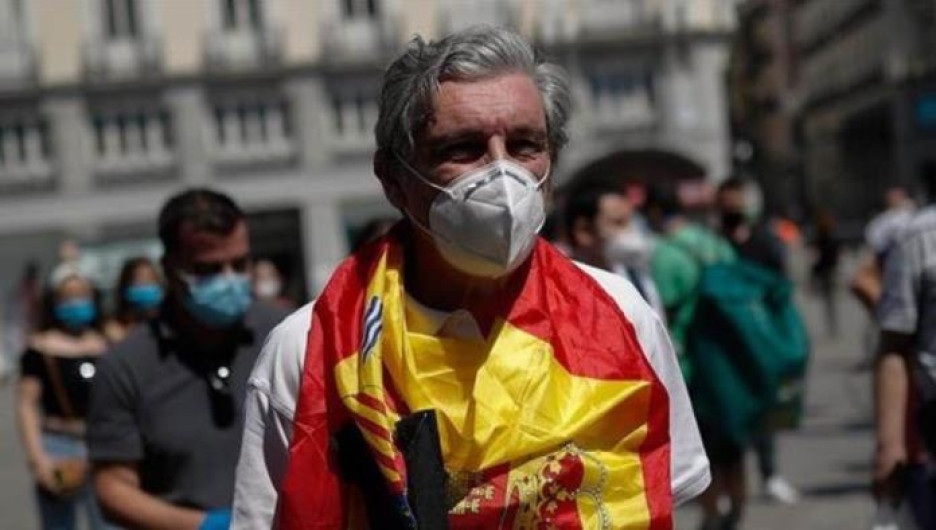 España elimina el cubrebocas obligatorio en espacios abiertos 