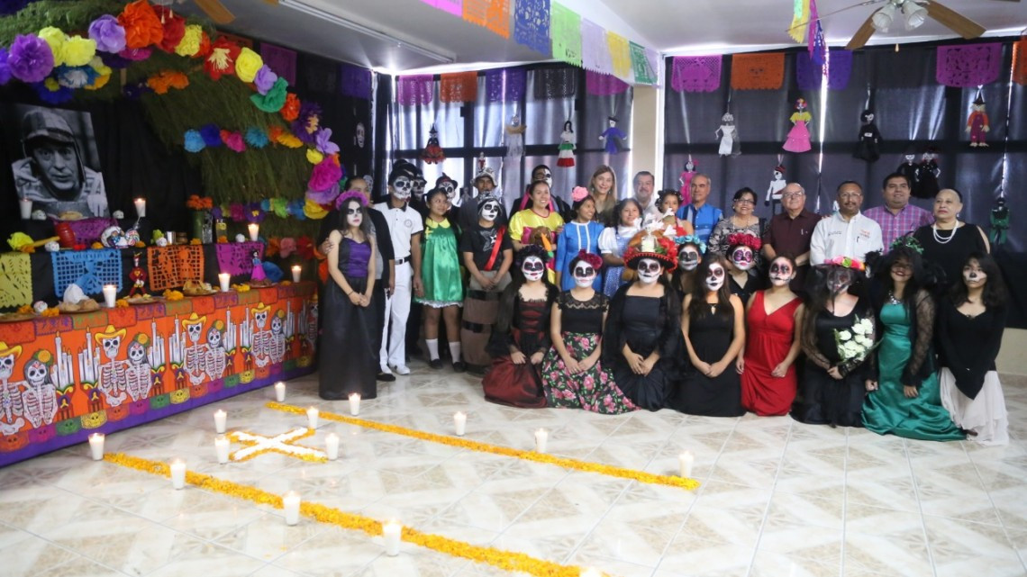 Alumnos participan en celebración del día de muertos