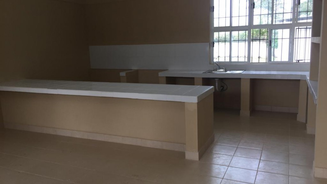 Alumnos de escuela primaria son beneficiados con la construcción de un área para desayunar