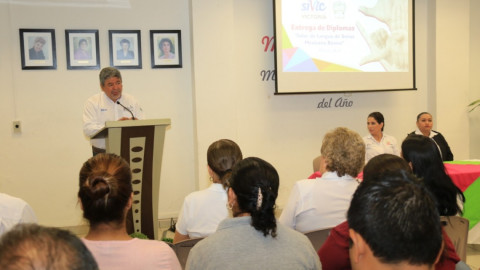 Entrega Victoria diplomas de taller de lengua de señas mexicanas