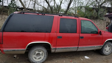 Aseguran camionetas y detienen a presuntos integrantes de grupo delincuente