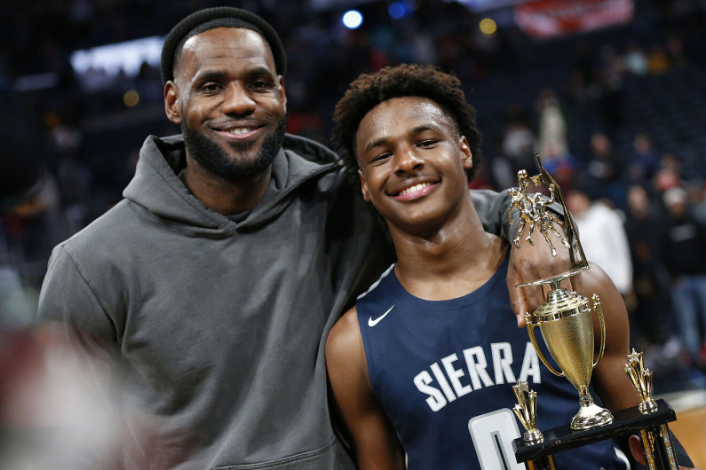 Bronny James, hijo de LeBron James, sufre paro cardíaco durante entrenamiento