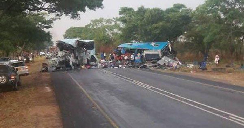 Deja al menos 47 muertos choque de autobuses en Zimbabwe