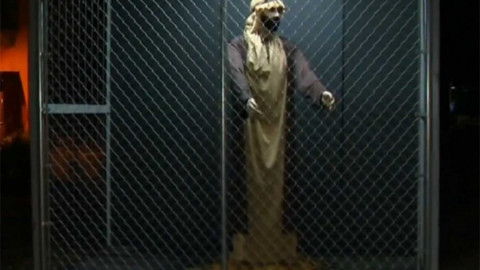 Iglesia de EU representa a la Sagrada Familia separada y en jaulas