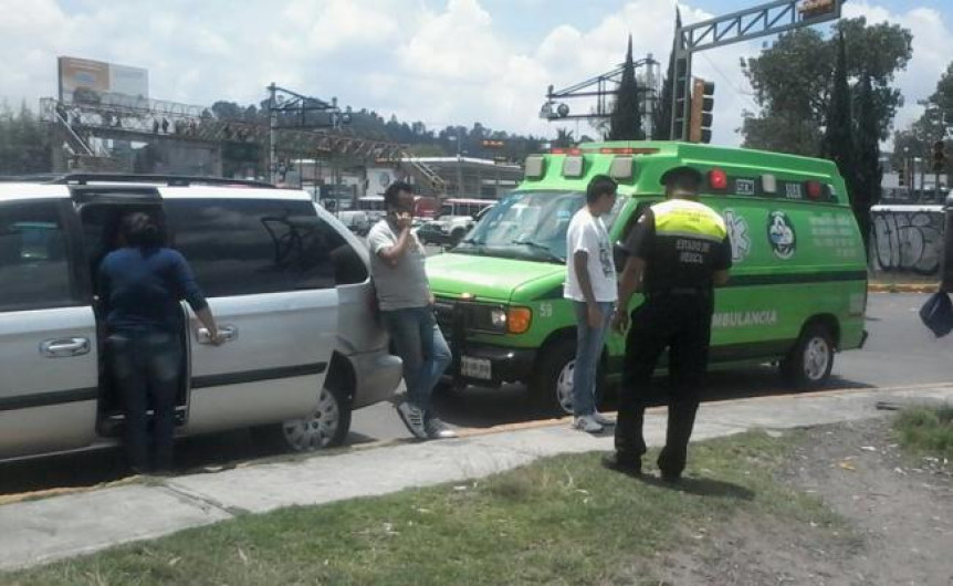 Golpea hombre a mujer embarazada con bat