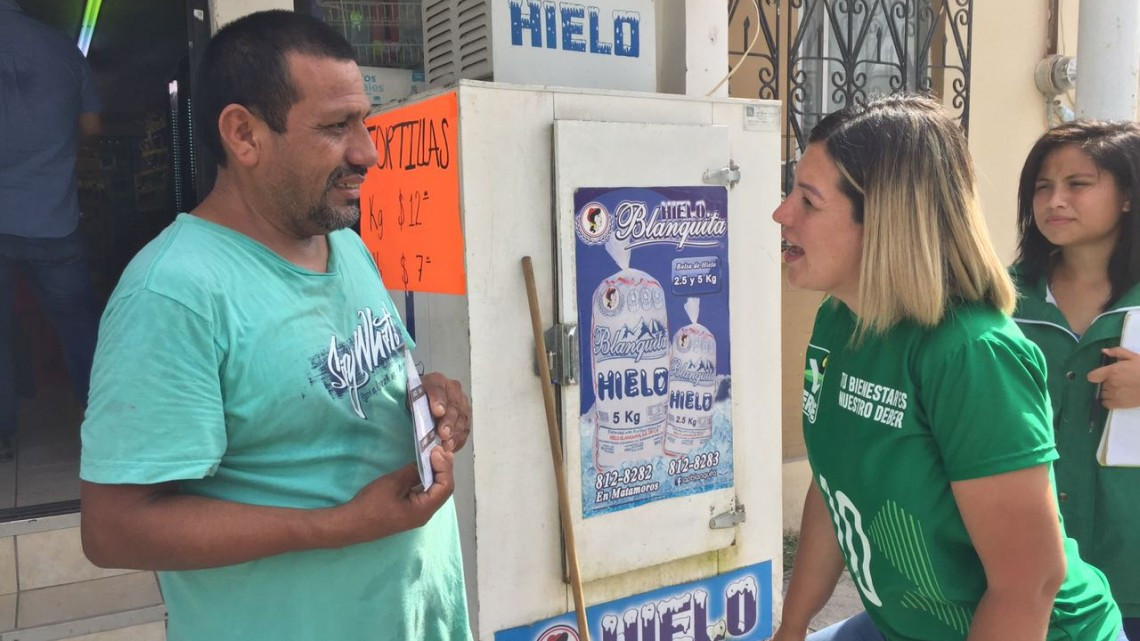 Apoyara Myri Leal a niños con útiles escolares