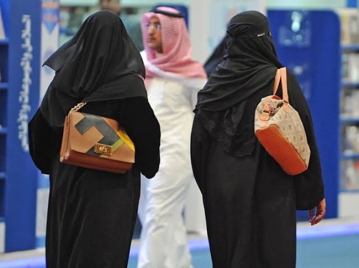 Mujeres sauditas ya pueden viajar sin pedir permiso