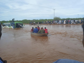 Al menos 32 muertos y más de 40 mil desplazados en Kenia por las fuertes lluvias e inundaciones