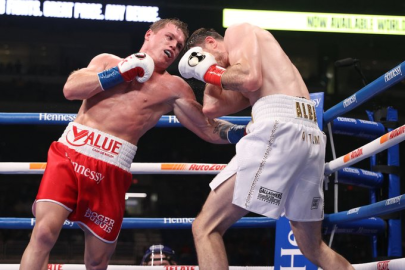 Canelo derrota a Callum Smith 