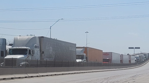 Fallas en Aduana paralizan puente Reynosa-Pharr