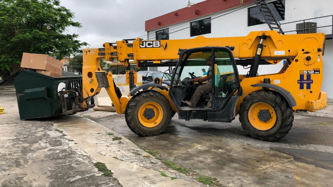 Retiran barricadas de la calle Primera y Azucenas
