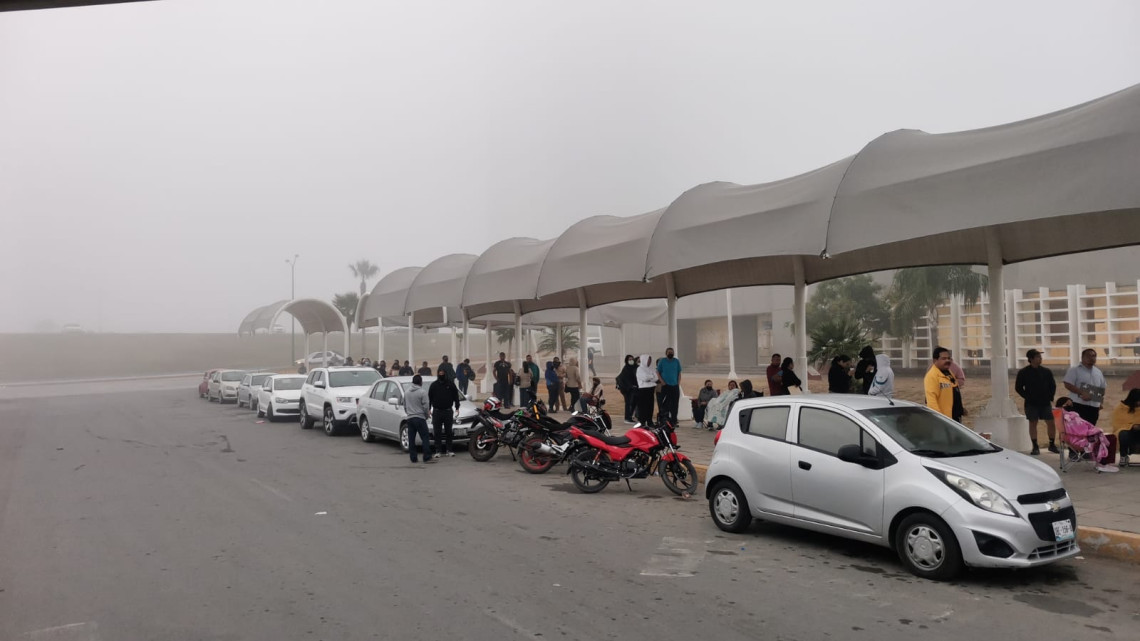 Continúan largas filas en oficina fiscal