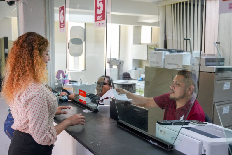 Trabajan oficinas del predial en vacaciones; invitan a aprovechar descuentos del 100% en recargos