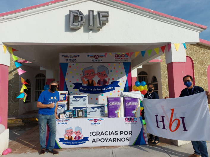 DIF Reynosa celebra con "Caravana" a los Abuelitos de la Casa Hogar del Adulto Mayor 