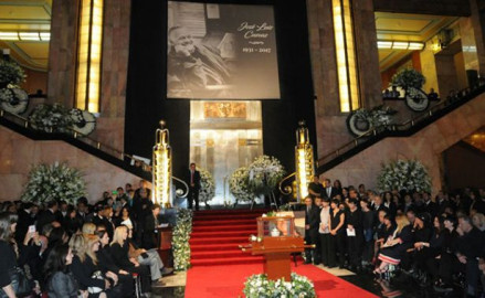 Con homenaje dan último adiós a José Luis Cuevas