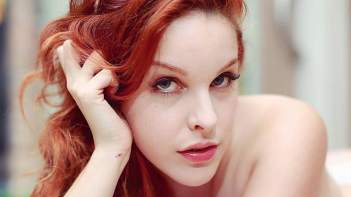 Muestra actriz porno su cuerpo tras accidente de tránsito