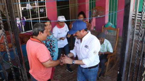 Vecinos de Miramápolis reciben a Andrés Zorrilla y confirman su apoyo