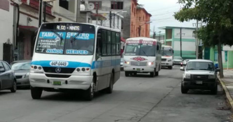 Aumento en gasolina generaría paro en transporte