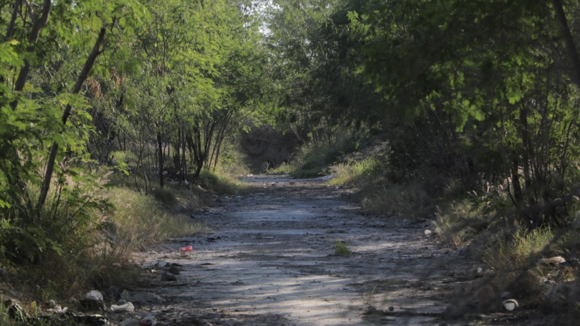 Realizan limpieza y saneamiento en drenes