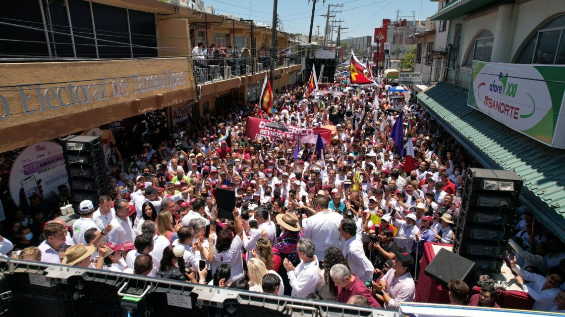 Presente Maki Ortiz en entrega de constancia de Américo Villarreal